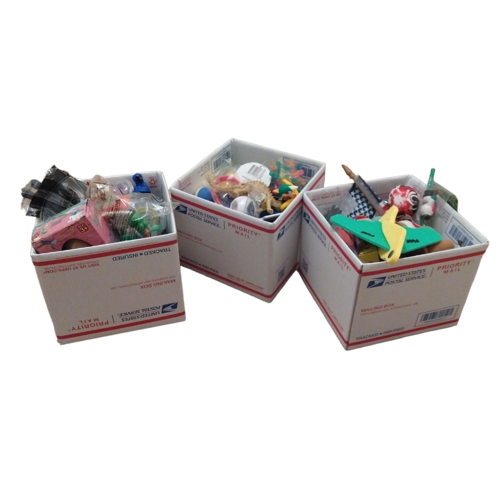 TREASURE CHEST TOY ASSORTMENT‎
